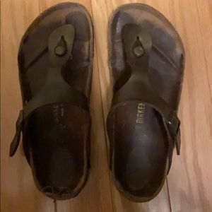 Birkenstock’s Gizeh sandal